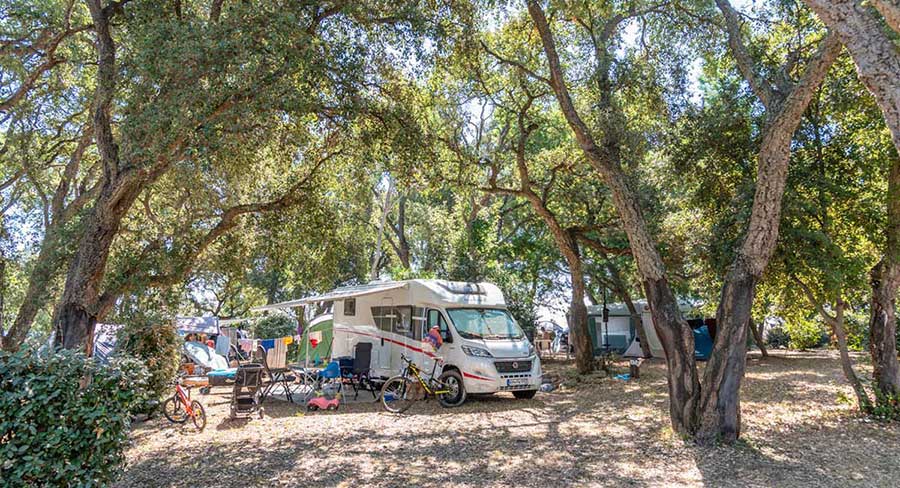 emplacement pour tente en village vacances en corse du nord