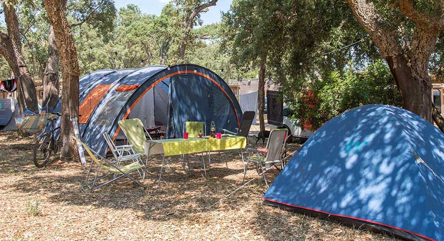 emplacement pour tente en village vacances corse