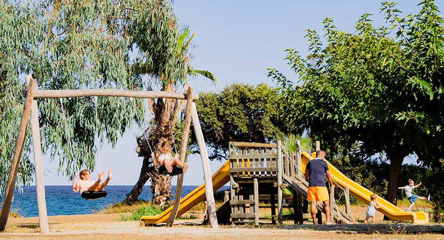 espace de jeux pour enfant au camping en corse du nord