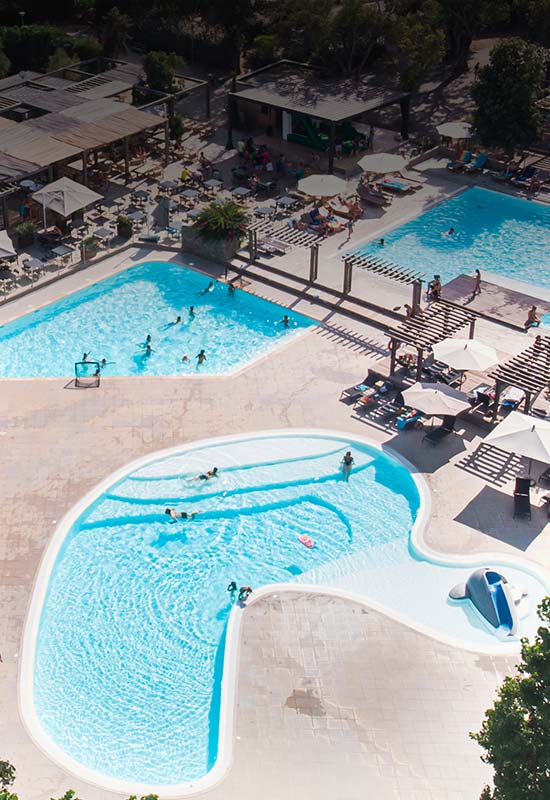 Les quatre piscines du camping Le Campoloro en Corse