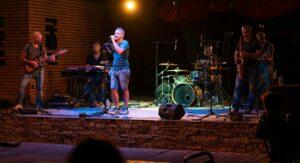 Konzert auf der Bühne des Campoloro, Animation auf dem Campingplatz auf Korsika