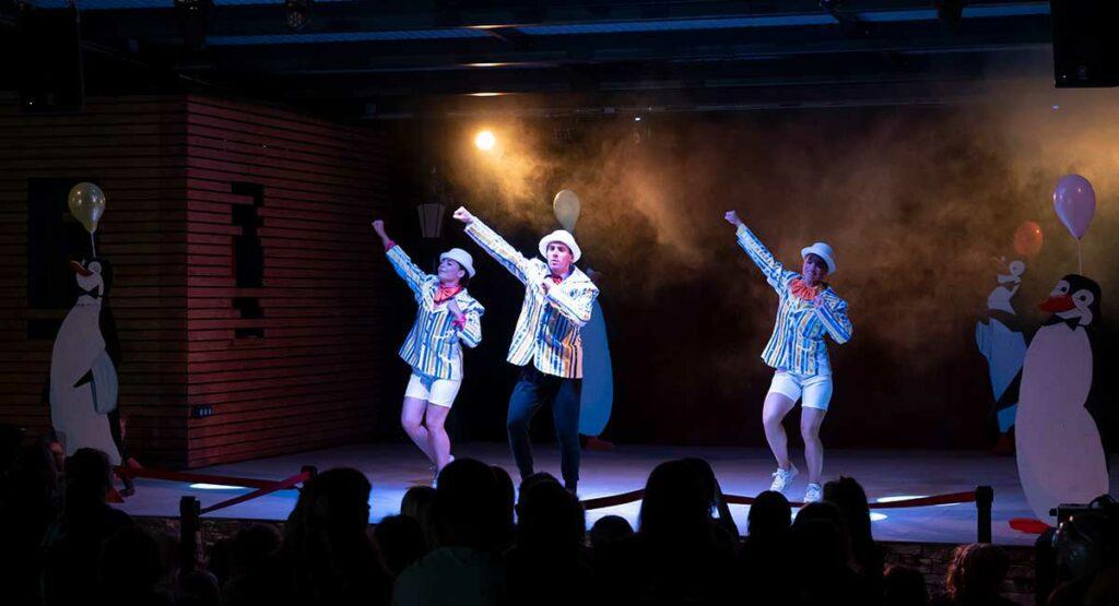 Tanzshow auf der Bühne des Campoloro, Feriendorf auf Korsika