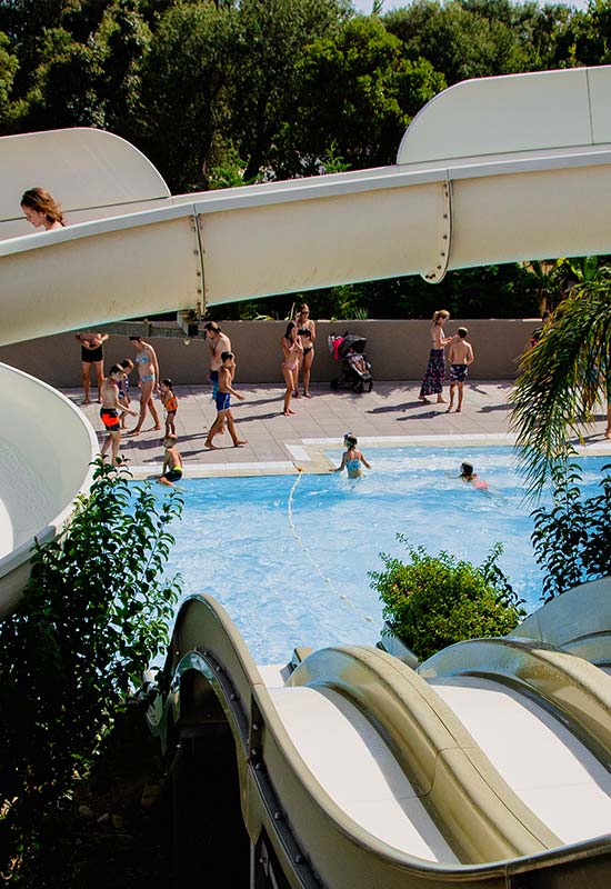 Toboggan et parc aquatique au village vacances en corse