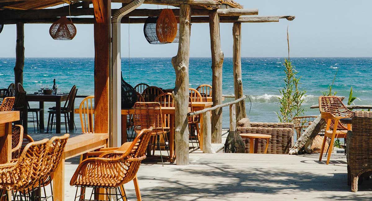 restaurant en bord de mer pour des vacances en corse