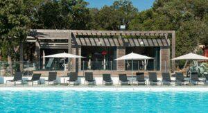 Verglaster Fitnessraum am Pool, 5-Sterne-Campingplatz auf Korsika