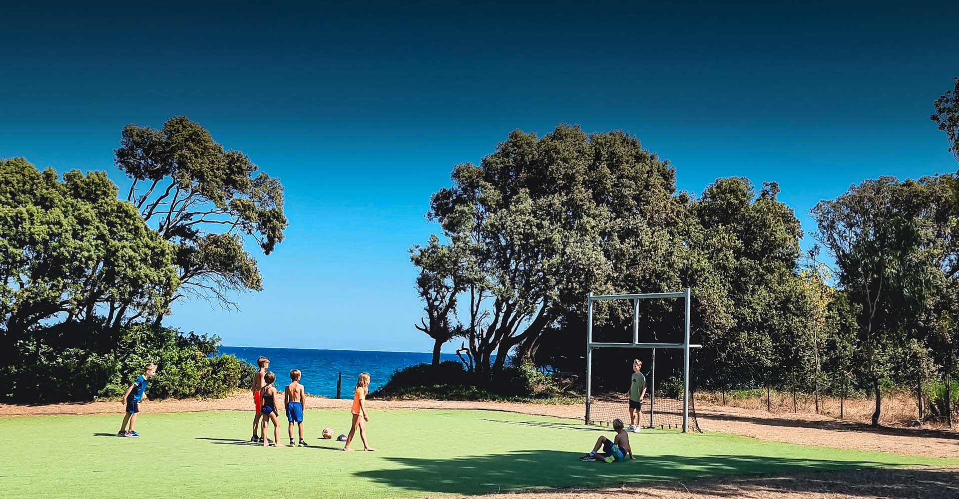 stade de foot au village vacances en corse