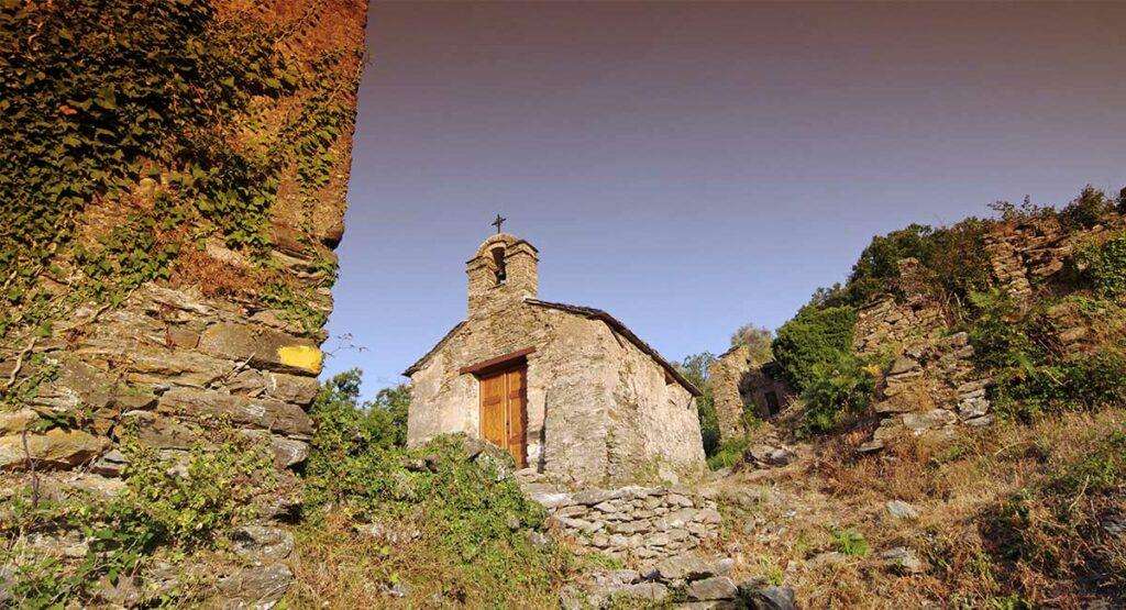 Kapelle von Fiuminale an der Costa Verde, nahe dem Campingplatz in Haute-Corse