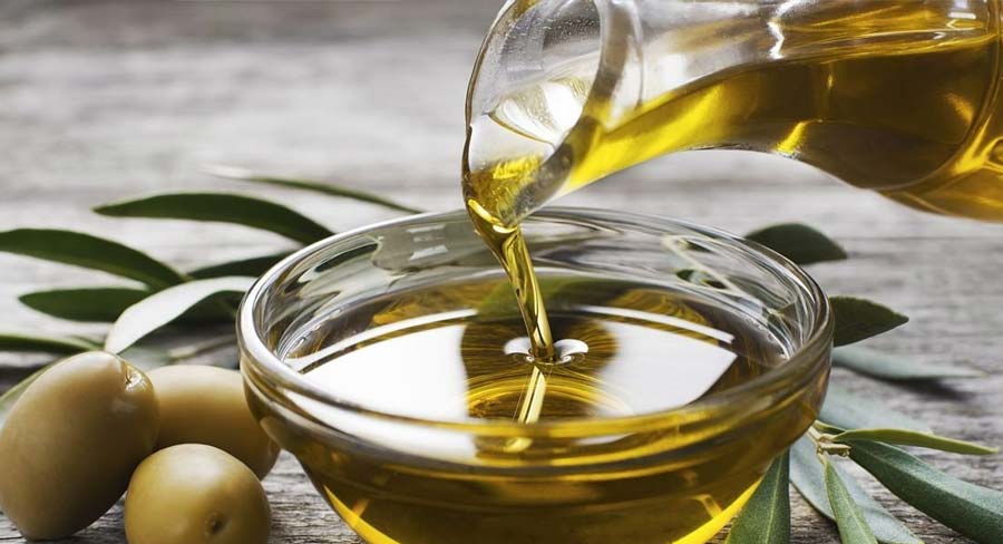 Corsican olive oil, local produce of the Costa Verde
