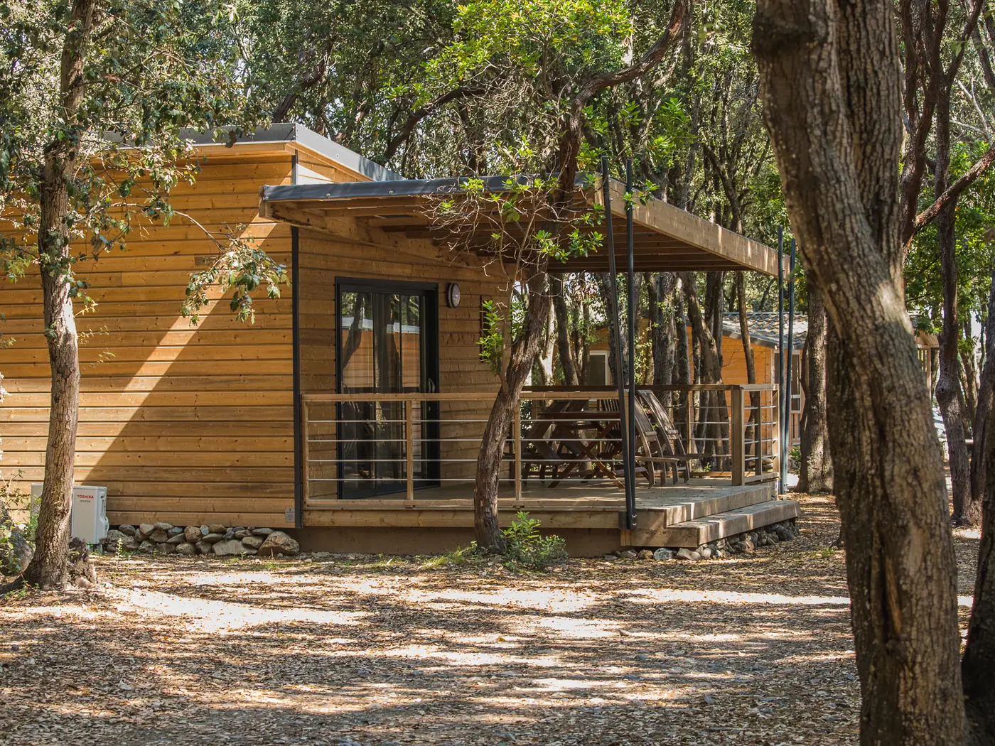 Chalet à l’ombre des arbres du camping Le Campoloro