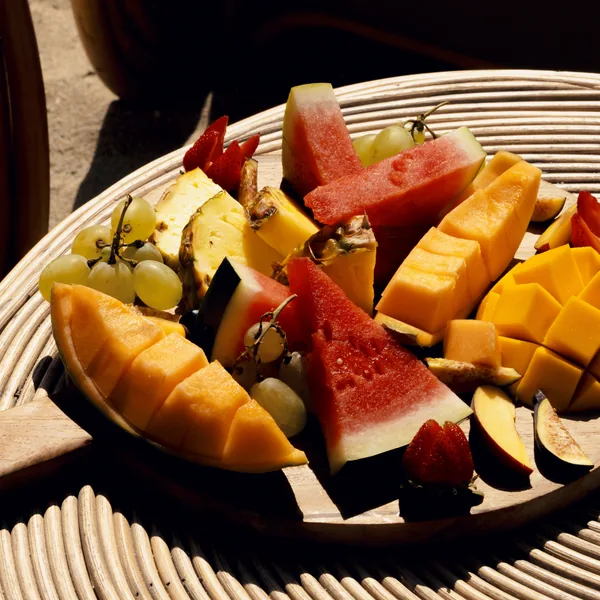 Plateau de fruits frais servi au restaurant Le Campo Mare